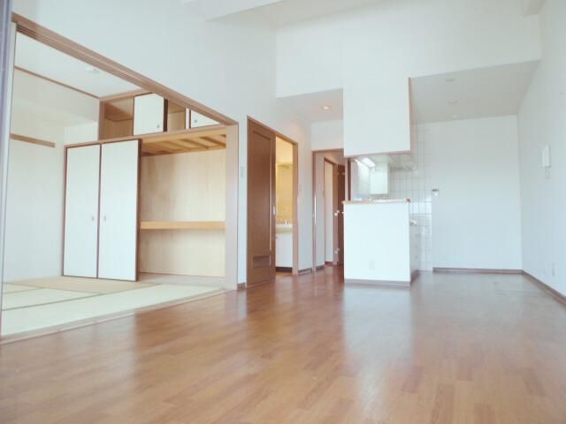 �y���ԁE���r���O�z�@