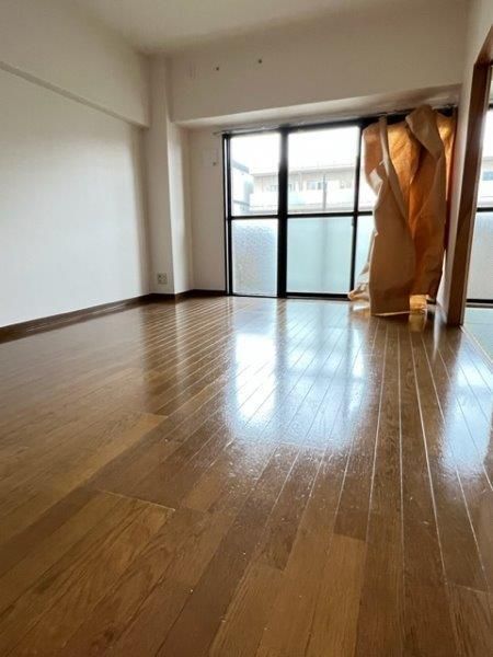 �y���ԁE���r���O�z�@