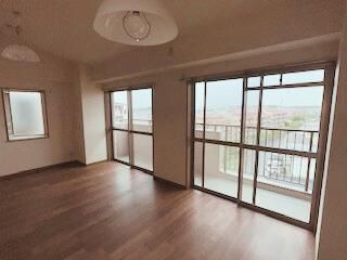 �y�����E���r���O�z�@