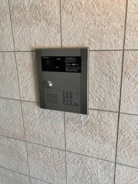 �y�Z�L�����e�B�z�@