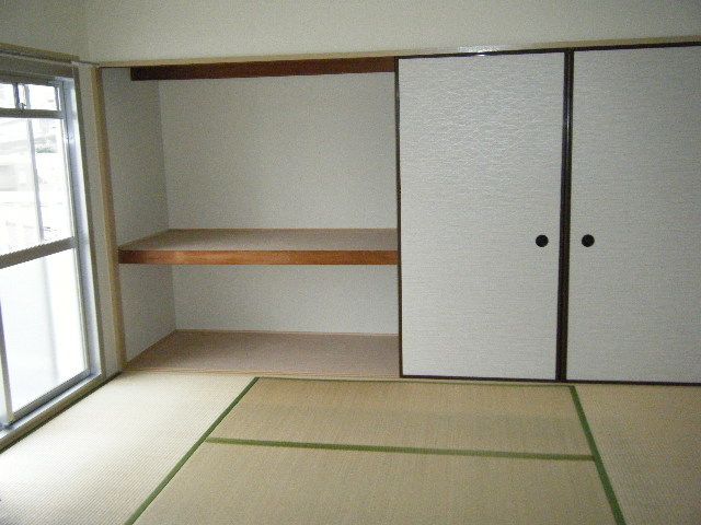 y[z@