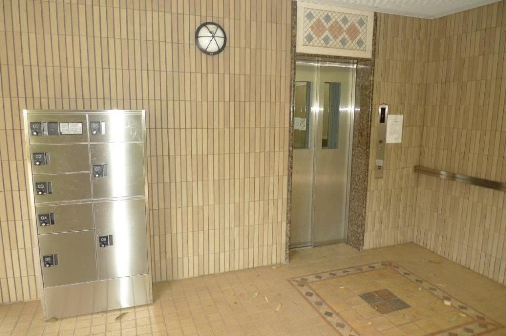 �y�Z�L�����e�B�z�@