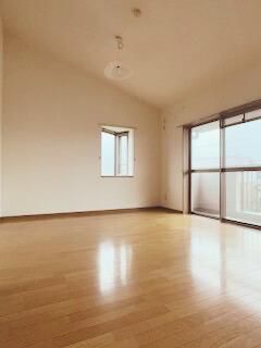 �y�����E���r���O�z�@