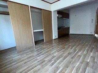 �y�����E���r���O�z�@