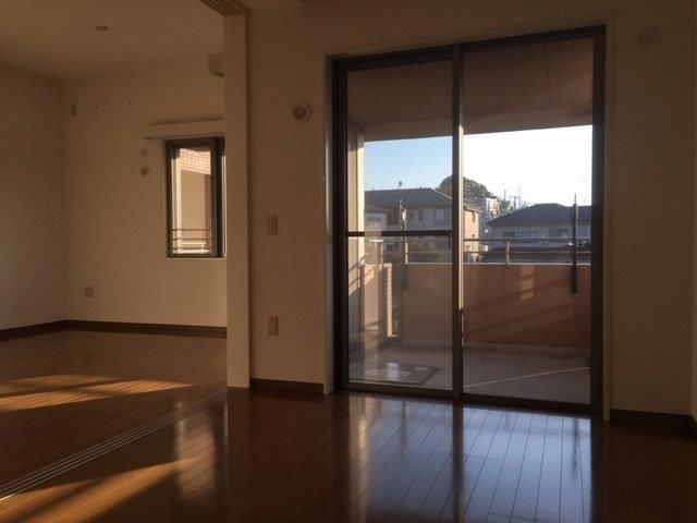 �y�����E���r���O�z�@