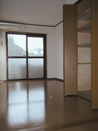 �y�����E���r���O�z�@