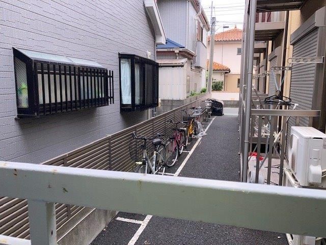y]z@