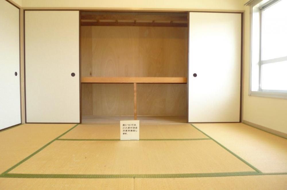 y[z@