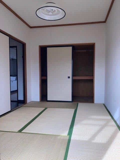 y[z@