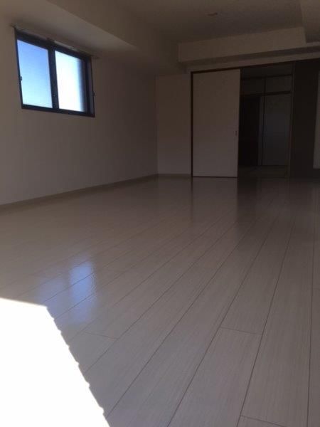 �y�����E���r���O�z�@