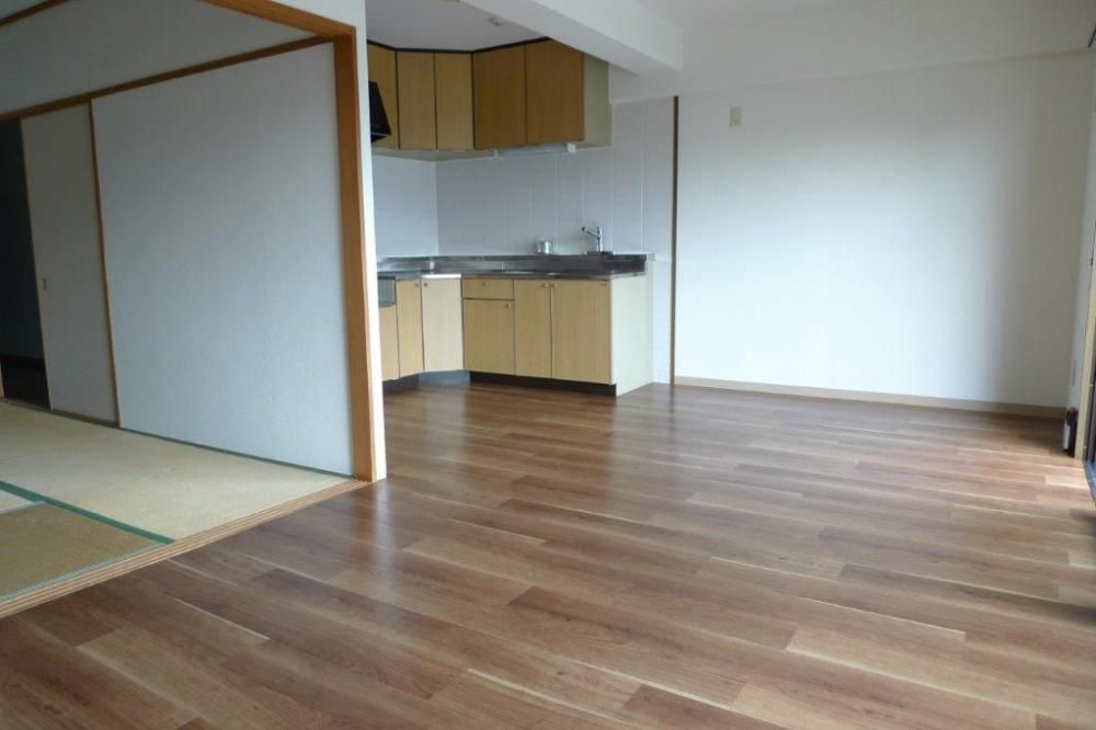 �y�����E���r���O�z�@