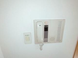 �y�Z�L�����e�B�z�@