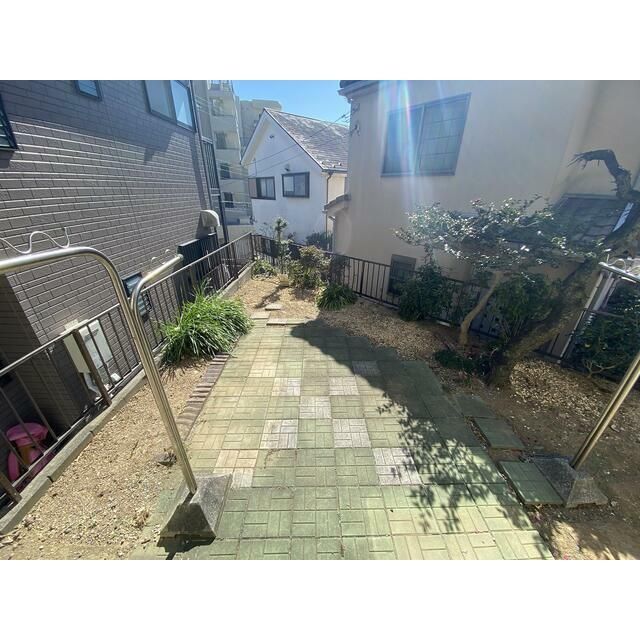 y]z@