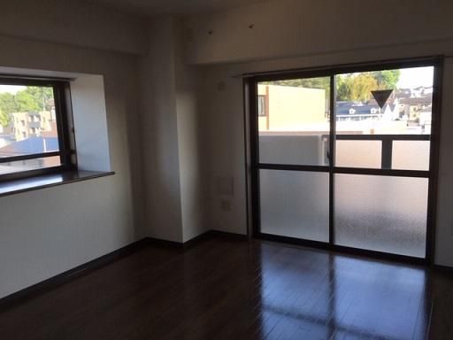 �y�����E���r���O�z�@