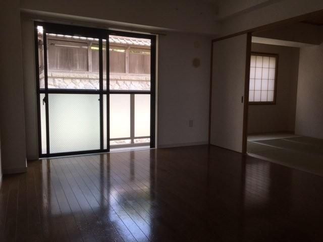 �y�����E���r���O�z�@